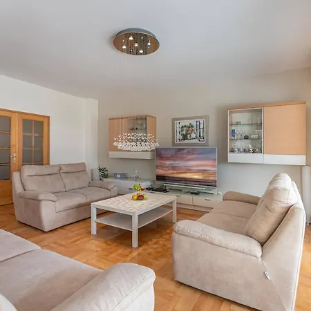 Relax Whit Big Terrace 170m2 Near The In Apartamento Split