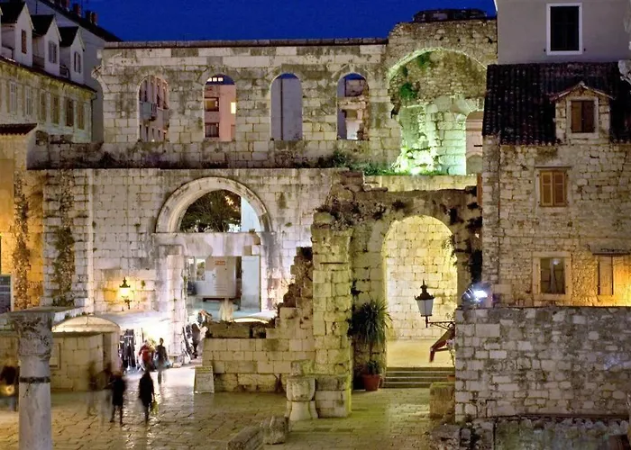 Apartman Relax Whit Big Terrace 170m2 Near The In Split